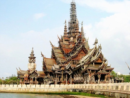 Khám phá lâu đài Sanctuary of Truth ở Pattaya