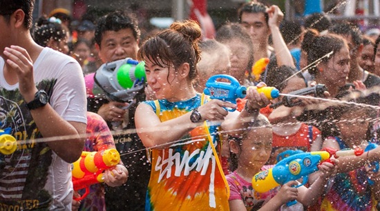Lễ hội té nước Songkran mở đầu năm mới ở Thái Lan