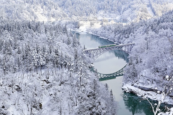 Trải nghiệm du lịch Nhật Bản mùa đông sắc màu ngày hội