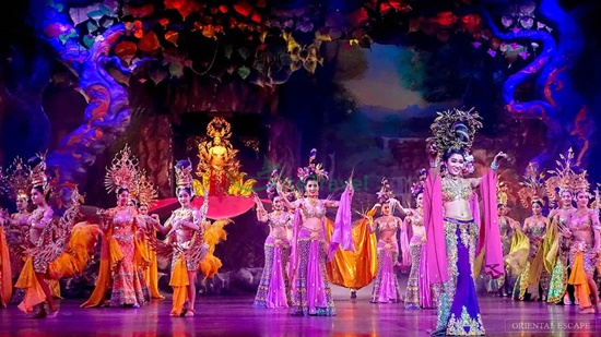 Thưởng Thức Show Alcazar Cabaret, Pattaya, Thái Lan