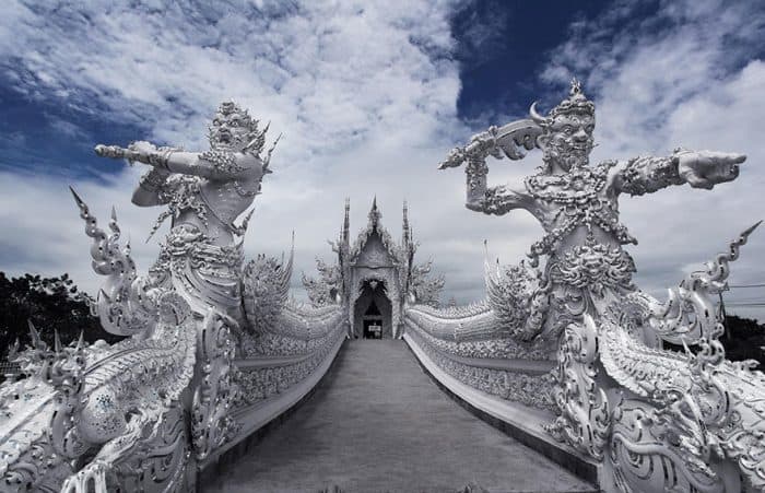 Tour Wat Rong Khun và làng cổ dài Karen ở Chiang Mai